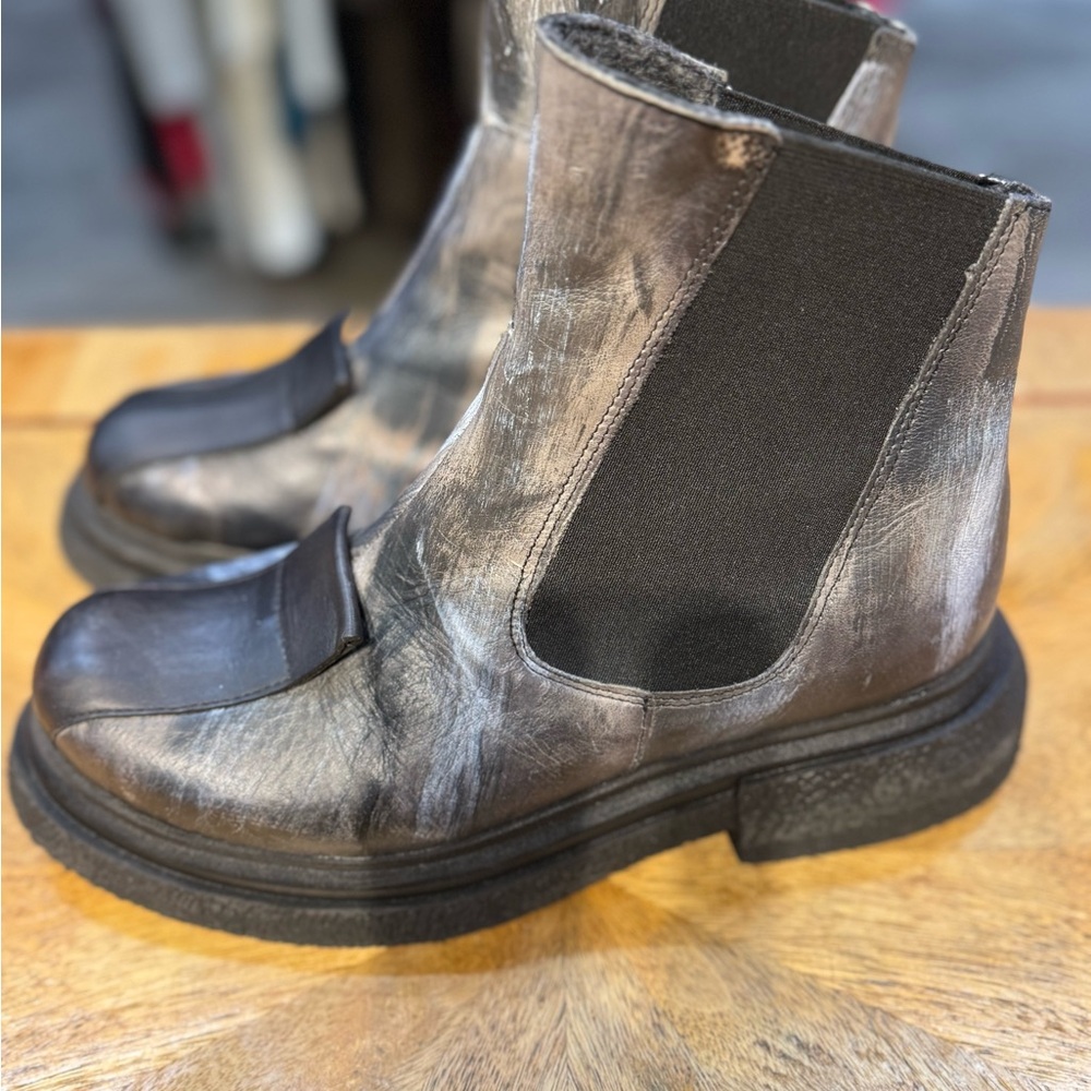 Metallic Effect Chelsea Boots